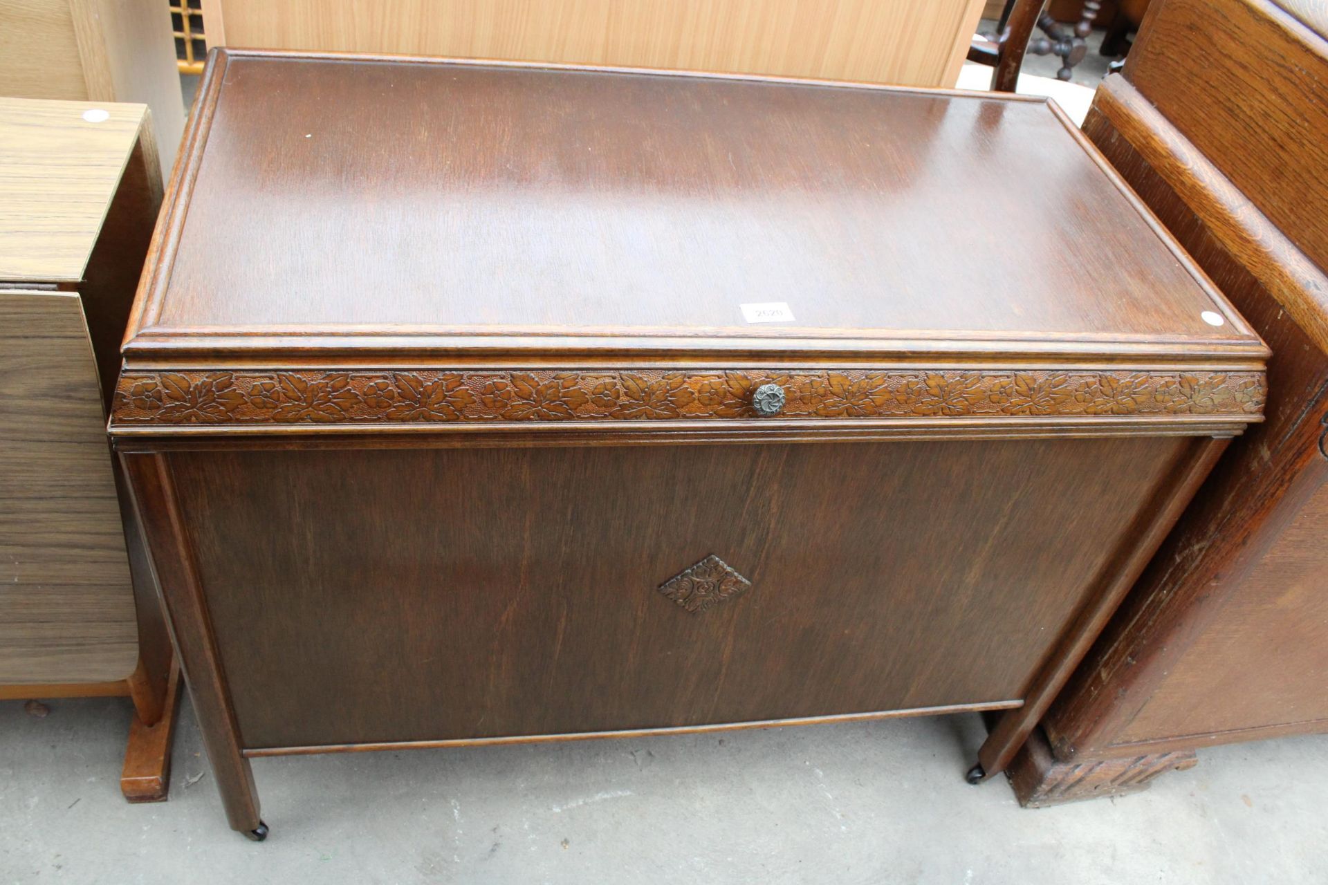 A MID 20TH CENTURY OAK BLANKET CHEST 36" WIDE