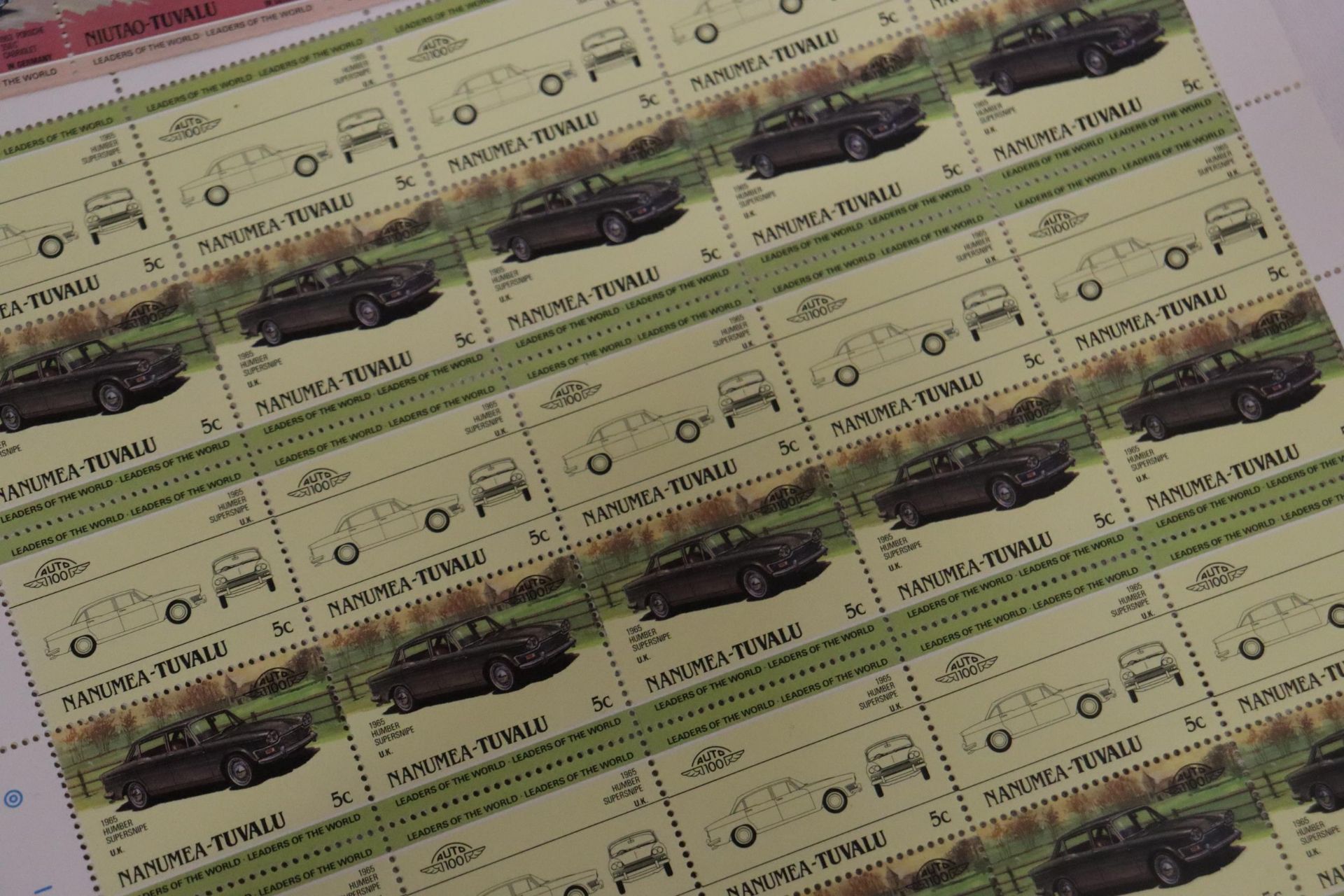 A COLLECTION OF FULL SHEETS OF CLASSIC CAR STAMPS - Bild 7 aus 7