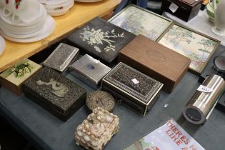 A QUANTITY OF VINTAGE BOXES TOGETHER WITH A PAIR OF EMBROIDERED FRAMED SCENES