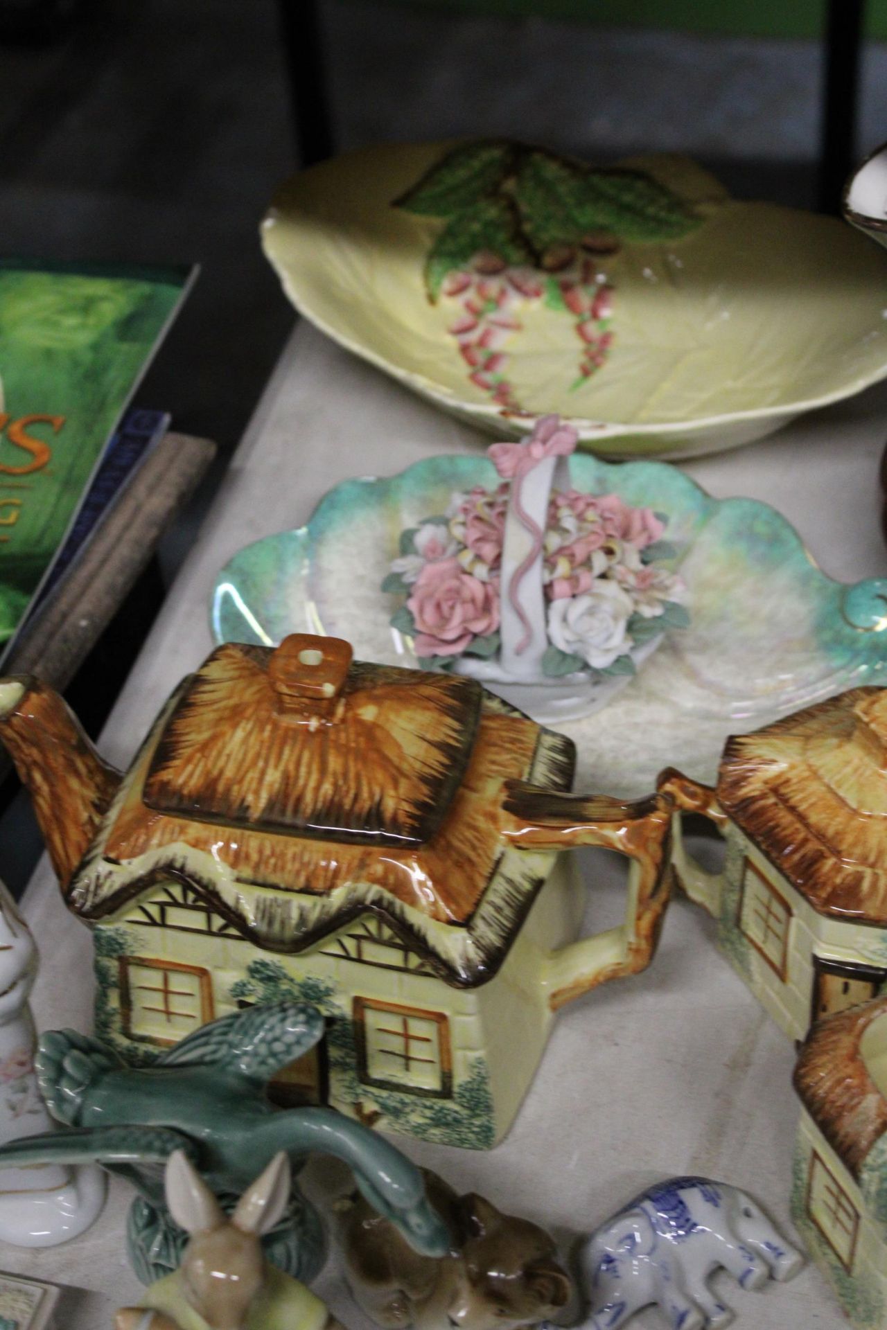 A MIXED LOT OF KEELE ST POTTERY, CARLTON WARE AND WADE FIGURINES ETC - Image 3 of 5