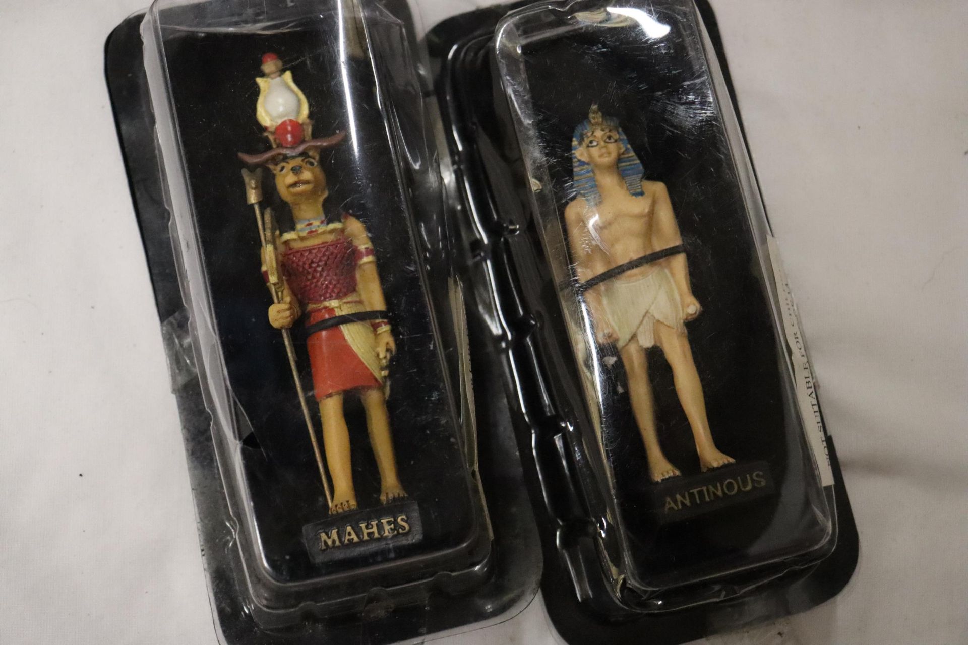 A COLLECTION OF HANDPAINTED EGYPTIAN FIGURES - 13 IN TOTAL - Image 7 of 7