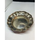 A HALLMARKED BIRMINGHAM SILVER CIRCULAR DISH WITH FLUTED EDGE GROSS WEIGHT 75.1 GRAMS