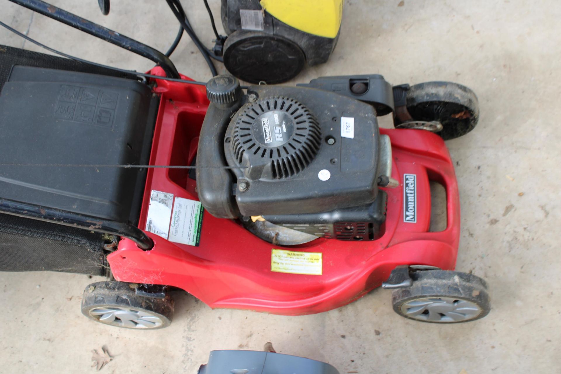 A MOUNTFIELD RS100 PETROL LAWN MOWER WITH GRASS BOX - Image 2 of 3