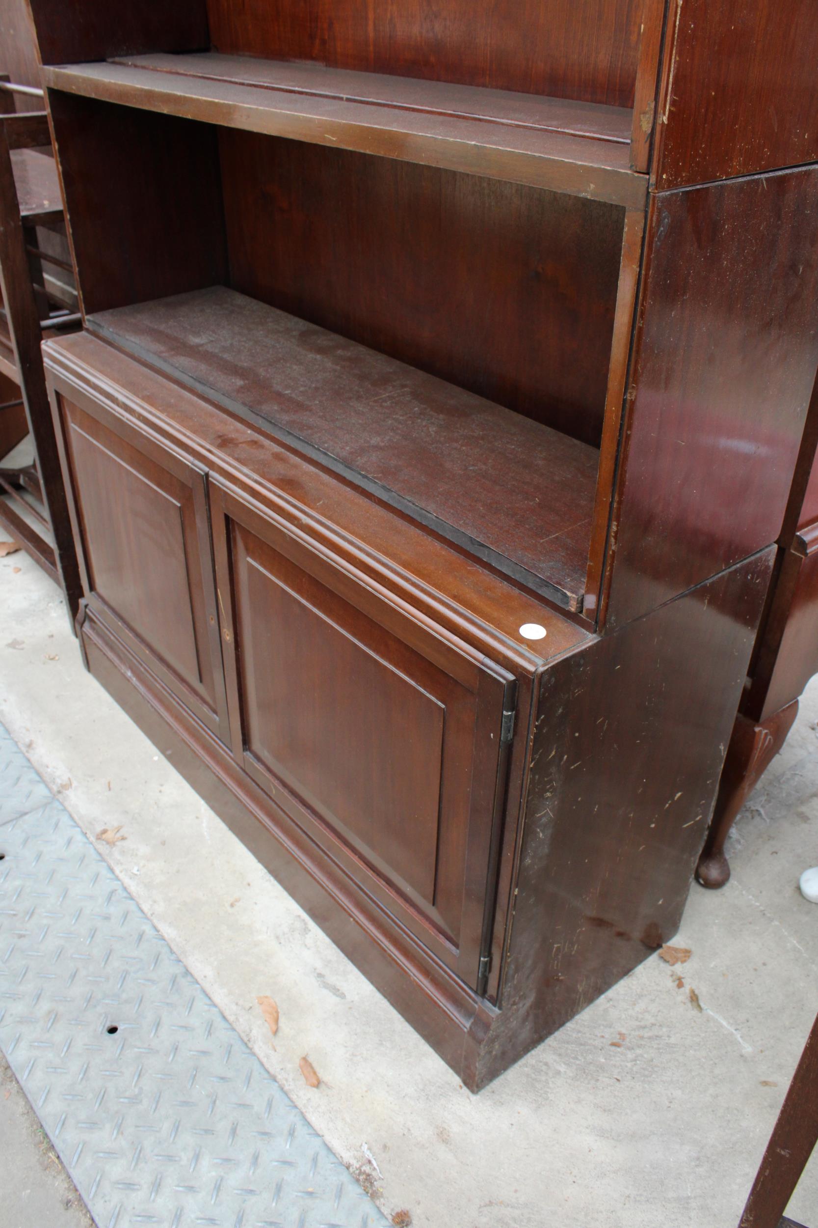 A MID 20TH CENTURY FOUR TIER SECTIONAL MINTY BOOKCASE WITH CUPBOARDS TO BASE 35" WIDE - Image 3 of 3