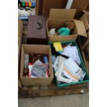 AN ASSORTMENT OF HOUSEHOLD CLEARANCE ITEMS