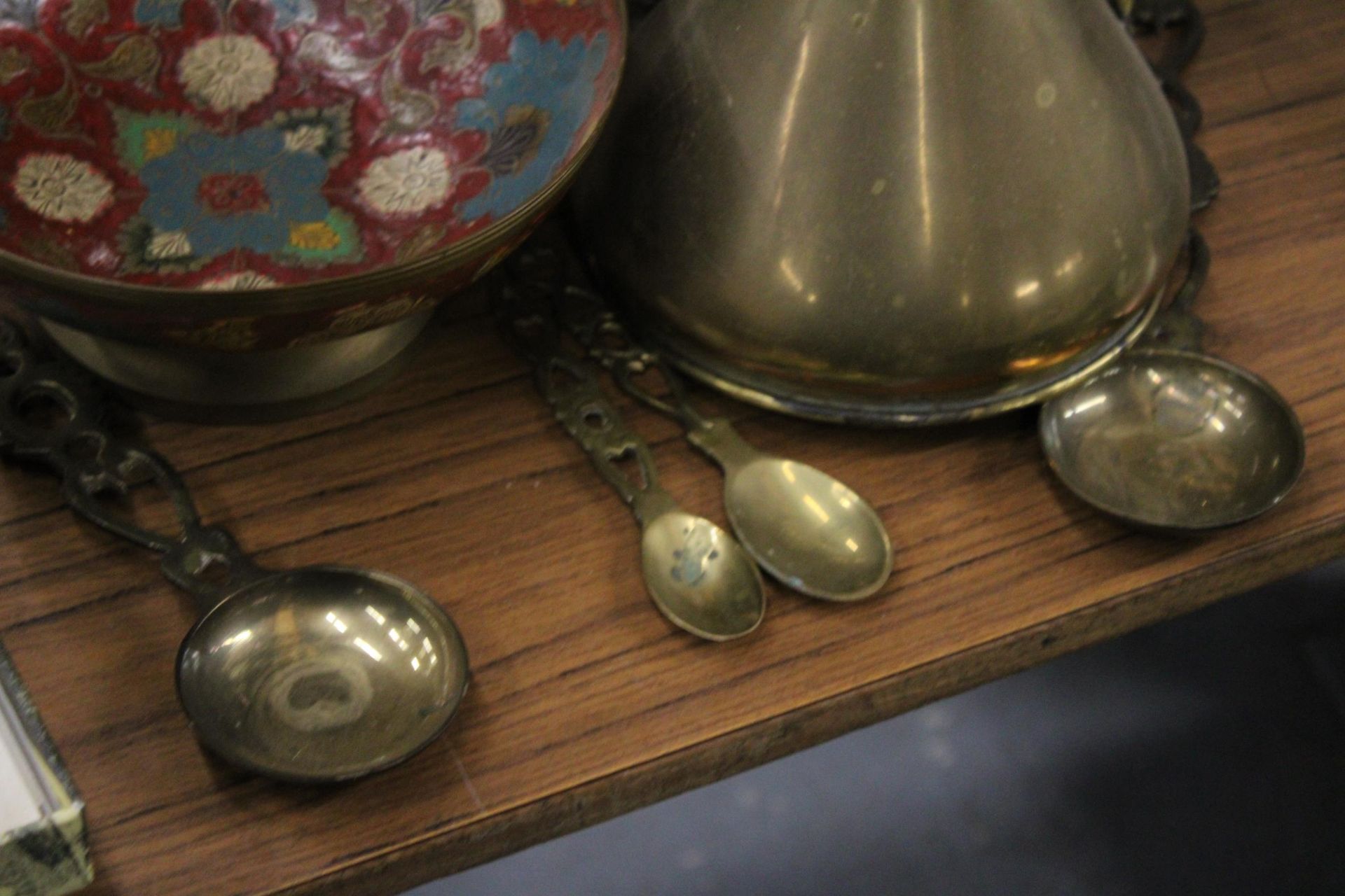 A SILVER PLATED CANDLEABRA AND ORNATE FOOTED BOWL, BRASS CLOISONNE FOOTED BOWL, PLUS BRASS JUG AND - Image 6 of 6