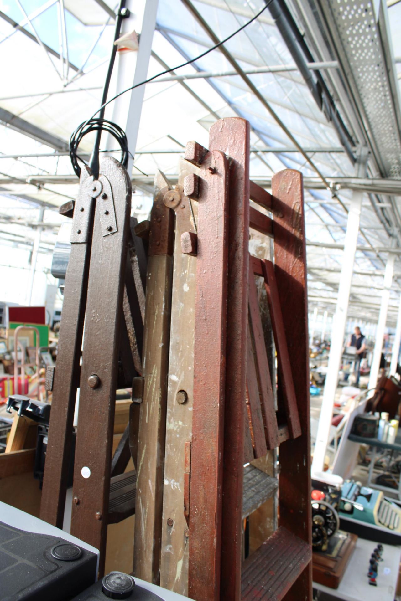 A VINTAGE WOODEN SIX RUNG STEP LADDER AND A VINTAGE WOODEN 5 RUNG STEP LADDER - Image 3 of 3