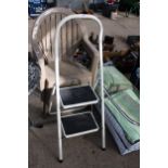 TWO PLASTIC STACKING GARDEN CHAIRS AND A NON SLIP TWO RUNG STEP LADDER