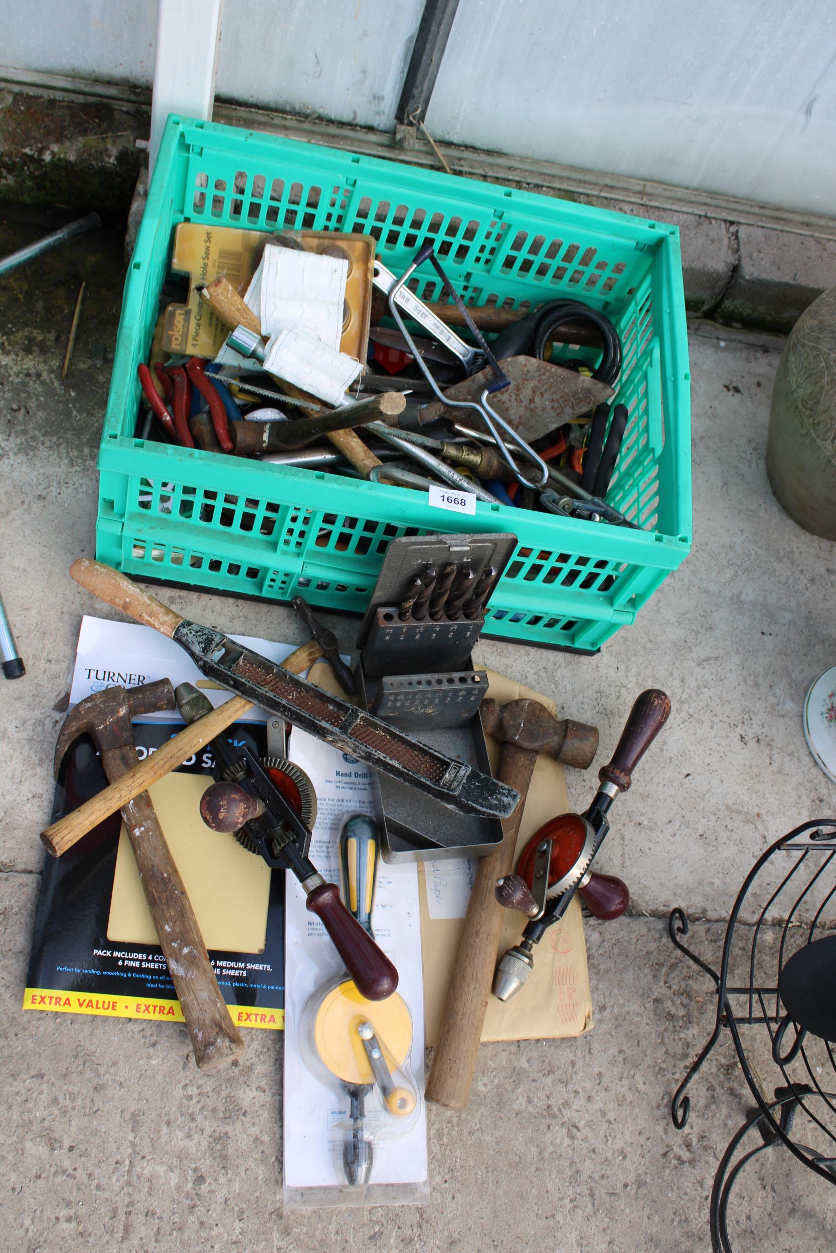 AN ASSORTMENT OF HAND TOOLS TO INCLUDE PLIERS, BRACE DRILLS AND SPANNERS ETC