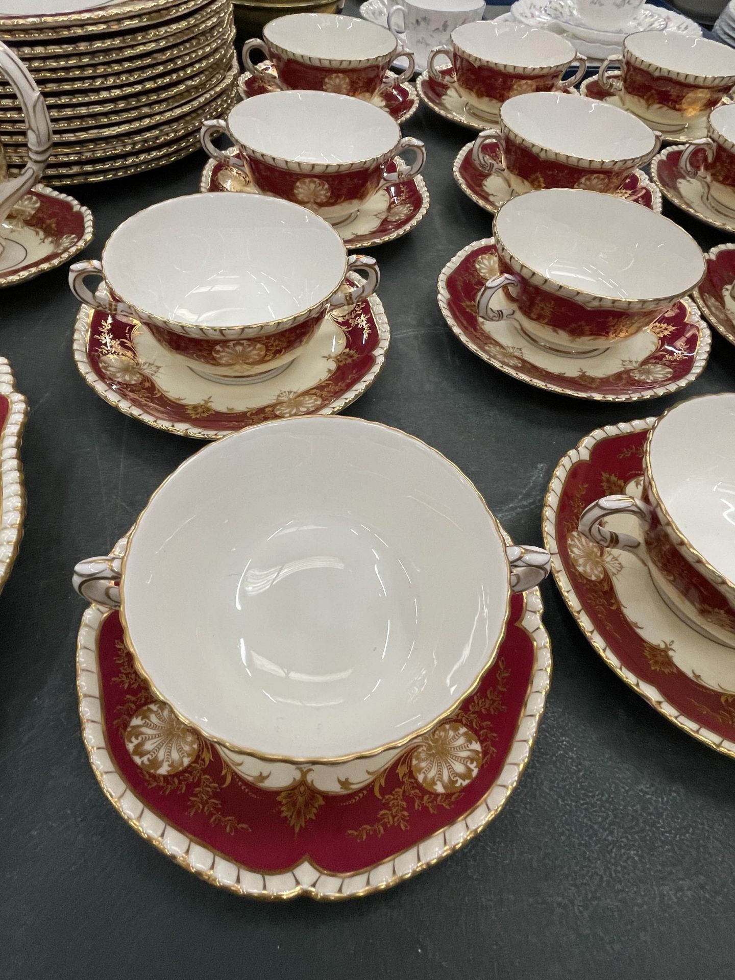 AN EIGHTY EIGHT PIECE ROYAL WORCESTER HATFIELD RED DINNER SERVICE GOLD SHELLS AND LEAVES WITH A - Image 7 of 10
