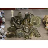 A COLLECTION OF BRASSWARE TO INCLUDE BELLS, PIN DISHES, A CALENDAR, WALL SCONCE, ETC
