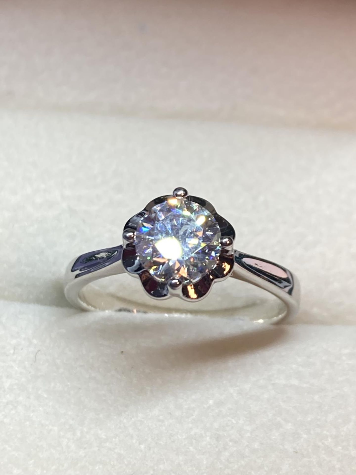 A MARKED 925 RING WITH A ONE CARAT MOISSANITE SIZE O COMPLETE WITH GMA MOISSANITE REPORT IN A - Image 2 of 4