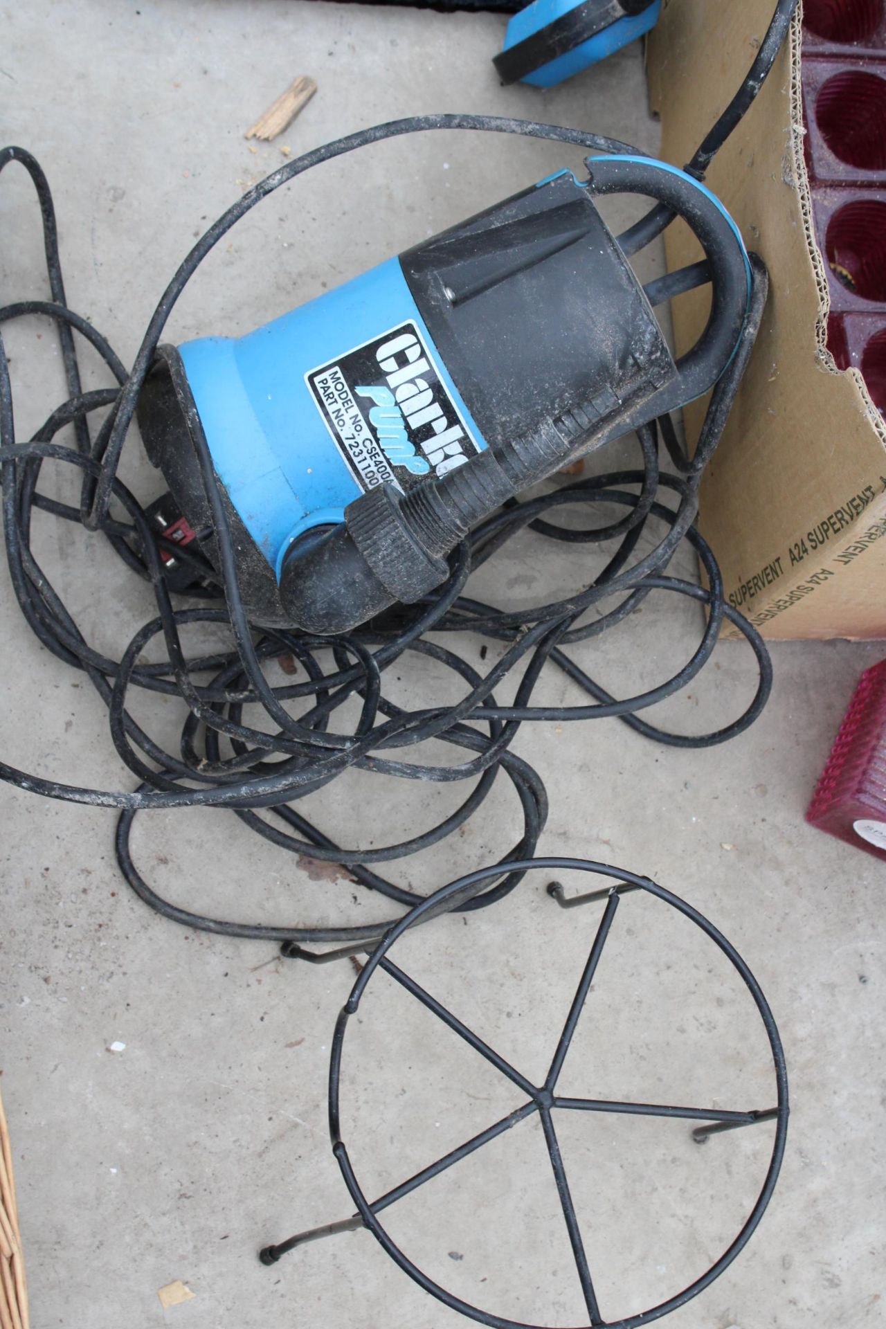 A CLRKE ELECTRIC SUBMERSIBLE PUMP - Image 2 of 2