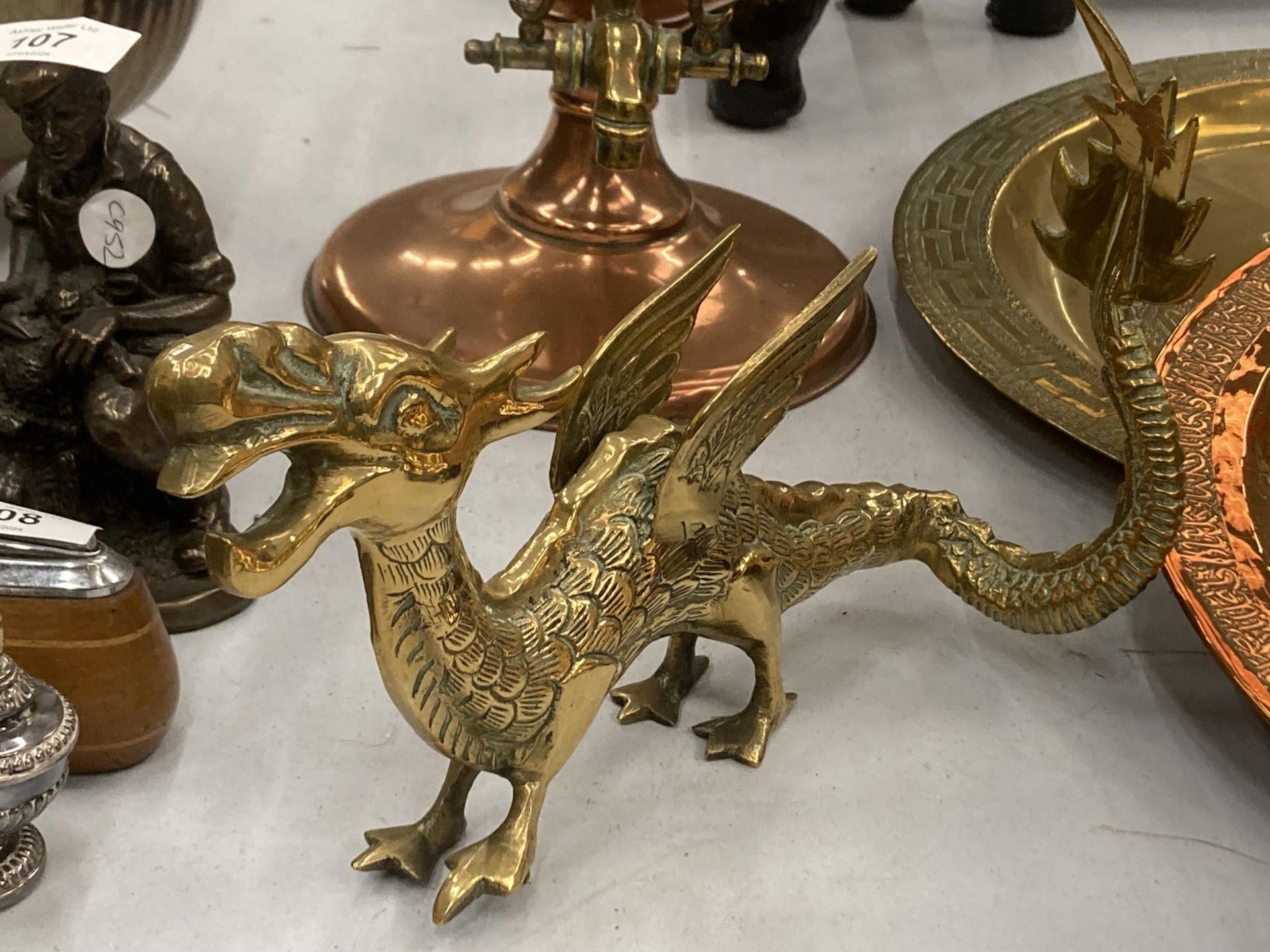 A HEAVY BRASS MODEL OF A DRAGON, HEIGHT 15CM, LENGTH 25CM - Image 2 of 2