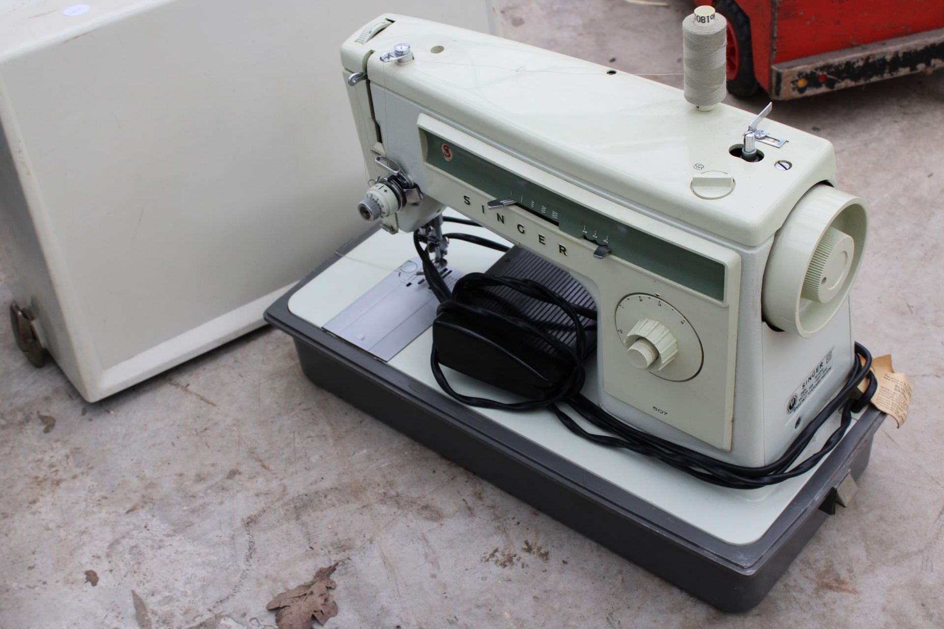 AN ELECTRIC SINGER SEWING MACHINE WITH FOOT PEDAL AND CARRY CASE - Image 2 of 2