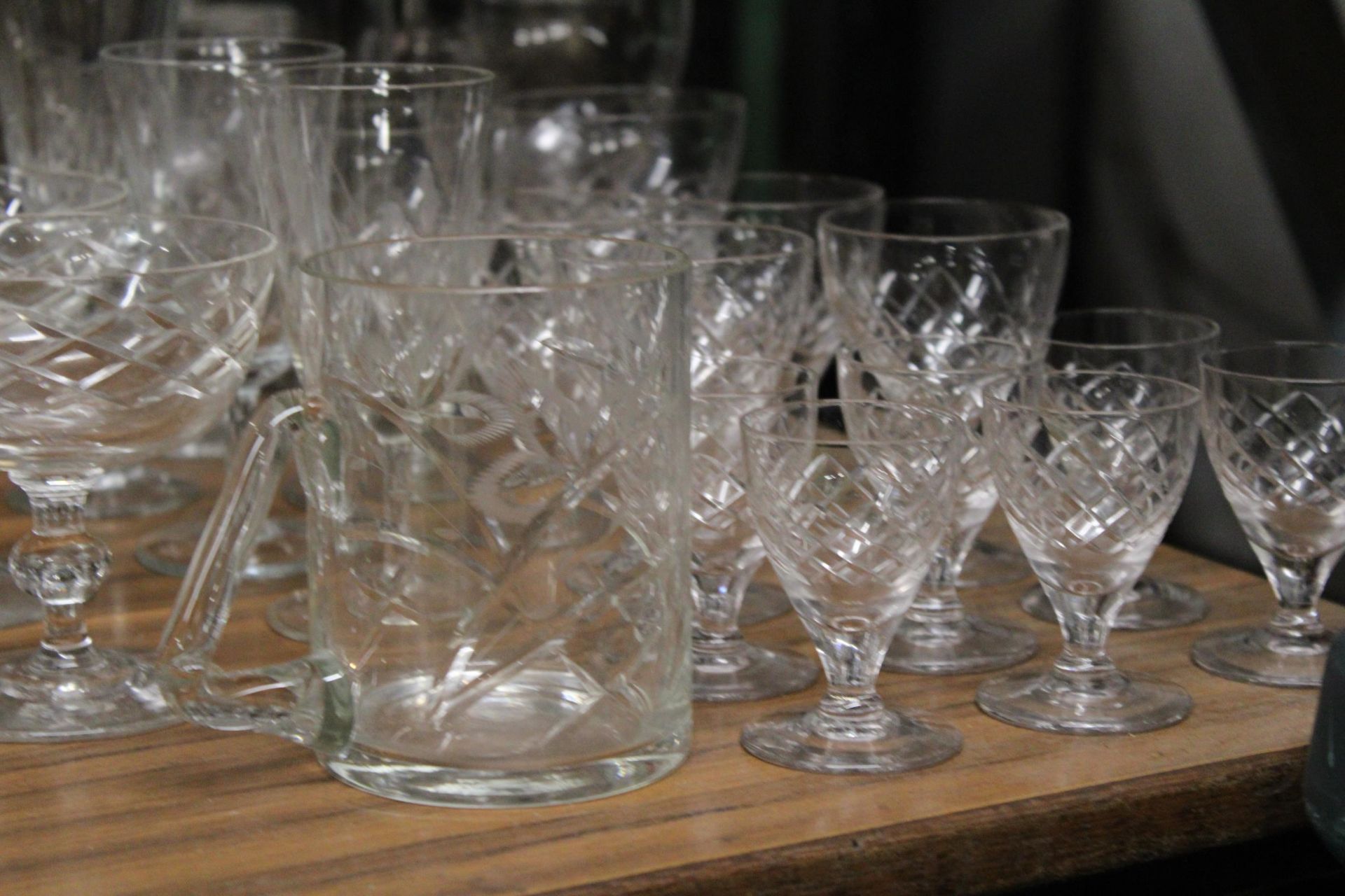 A QUANTITY OF GLASSES TO INCLUDE WINE, SHERRY, DESSERT DISHES, ETC - Image 4 of 5