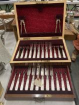 A WALKER AND HALL SHEFFIELD PART CUTLERY SET IN WOODEN BOX