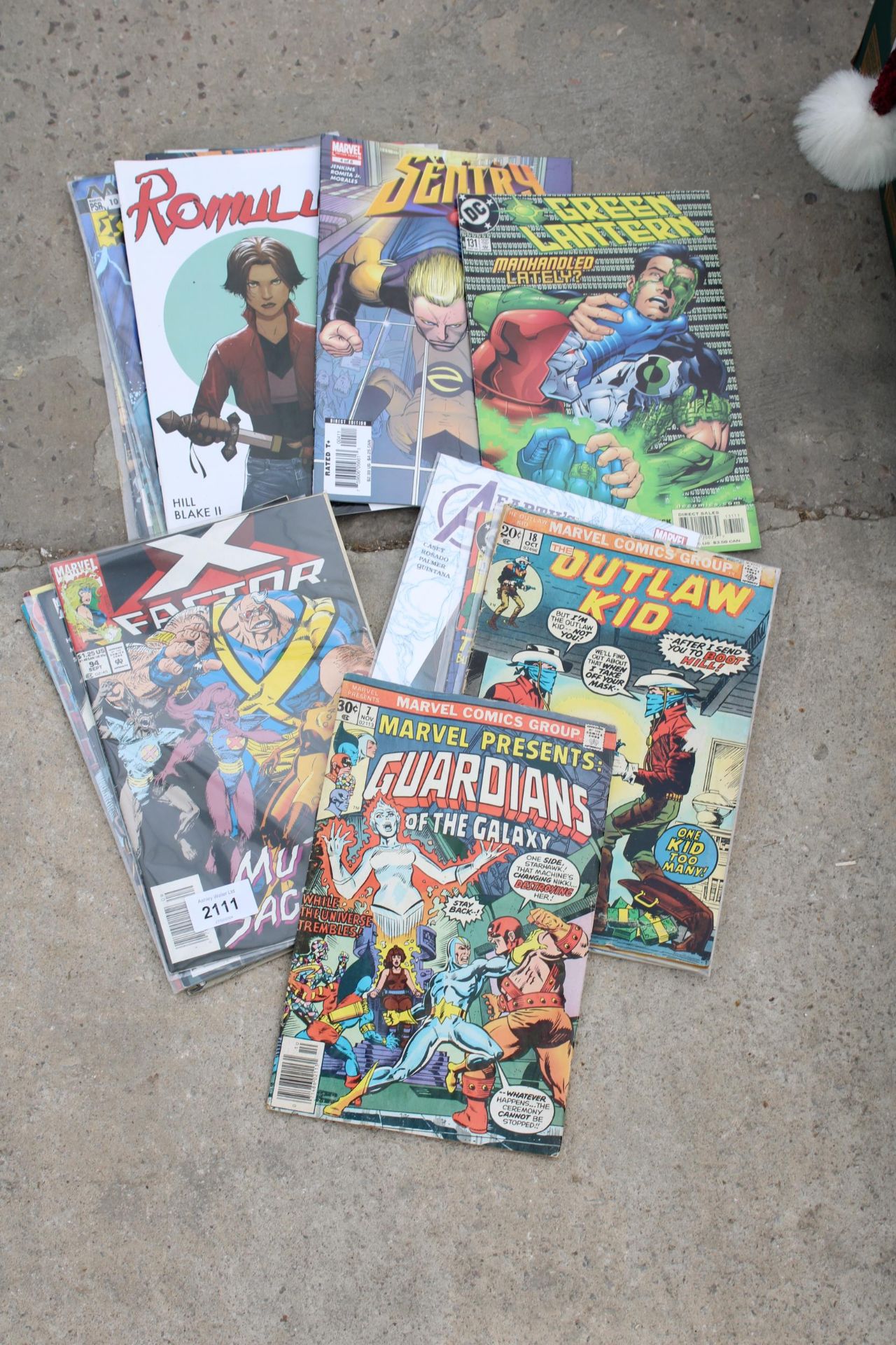 AN ASSORTMENT OF VARIOUS COMICS TO INCLUDE MARVEL ETC