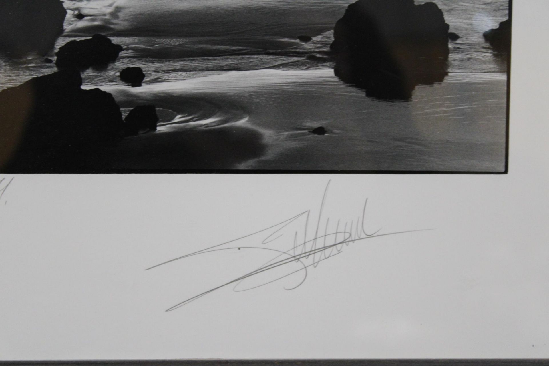 A FRAMED PHOTOGRAPHIC IMAGE OF THE SEA, SIGNED - Image 3 of 5