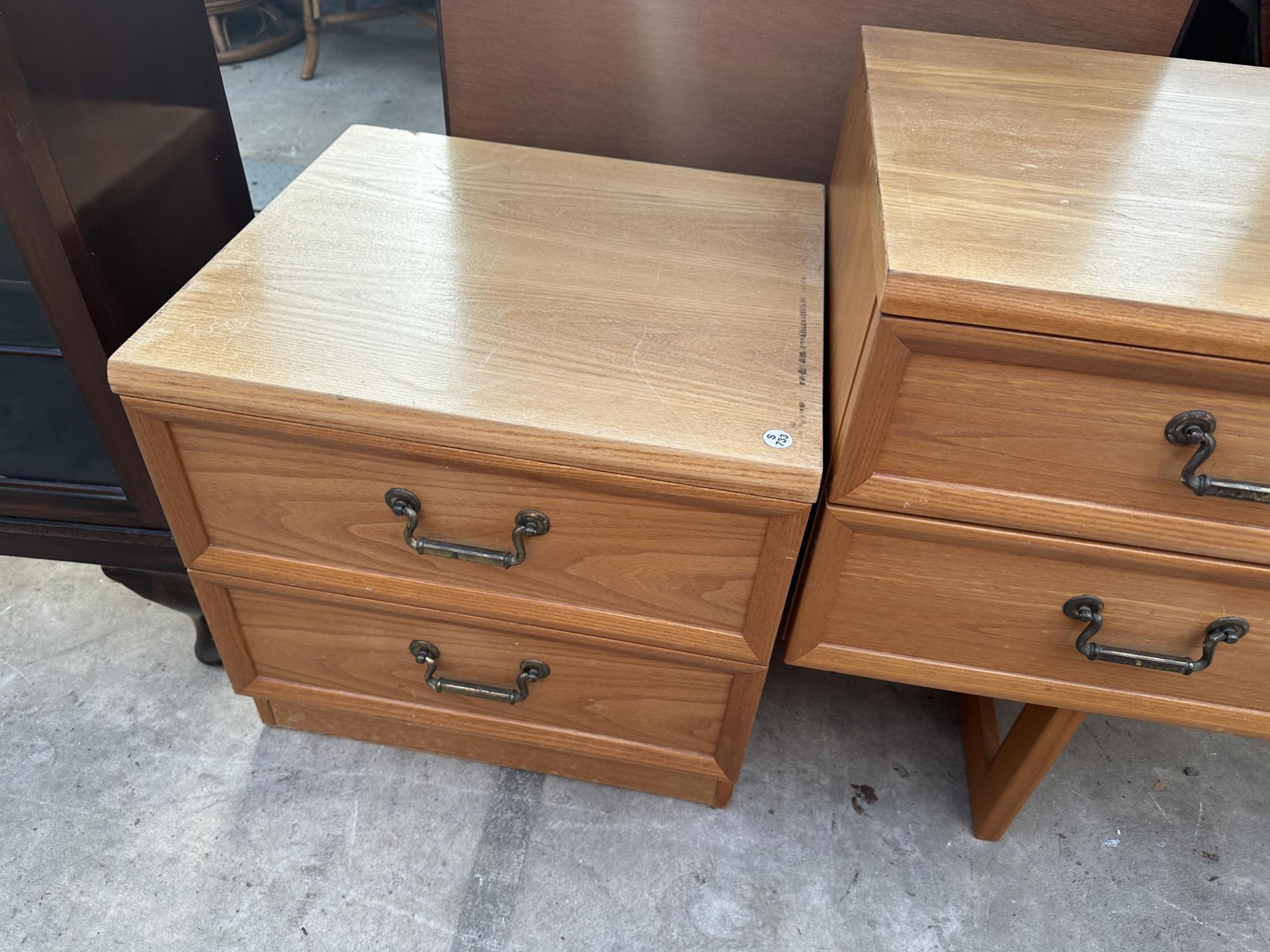 A G PLAN RETRO TEAK DRESSING TABLE 59" WIDE AND A PAIR OF MATCHING BEDSIDE CHESTS - Image 6 of 8