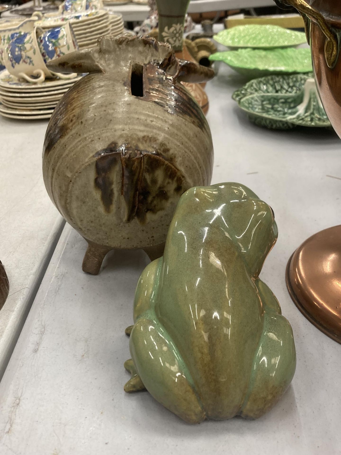 A LARGE STUDIO POTTERY MONEY PIG PLUS A FROG ORNAMENT - Image 3 of 3