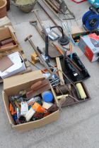 AN ASSORTMENT OF TOOLS TO INCLUDE A SPADE, A SHOVEL AND HAND TOOLS ETC
