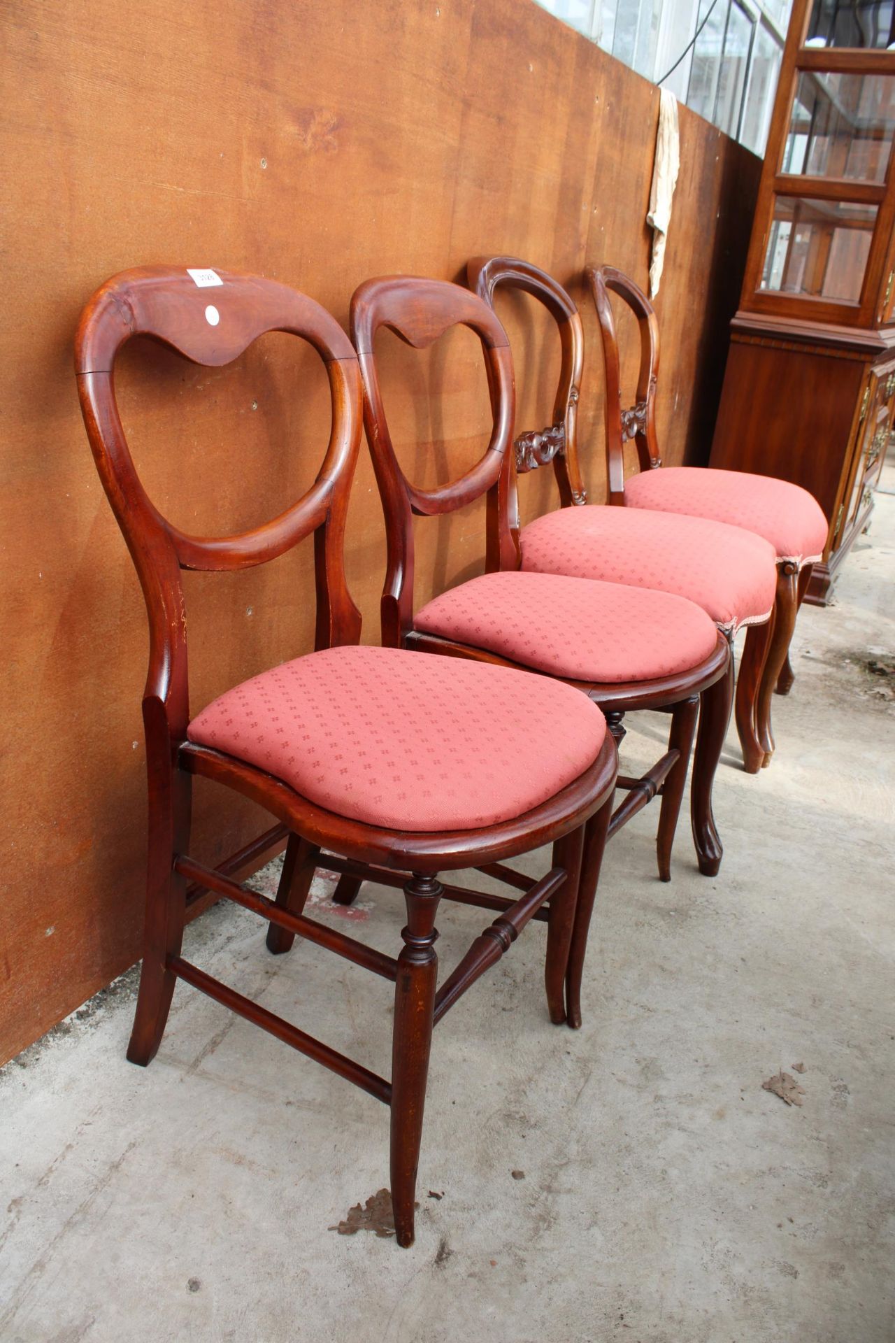 A PAIR OF VICTORIAN STYLE DINING CHAIRS AND A PAIR OF BEDROOM CHAIRS - Image 3 of 3