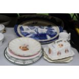 A QUANTITY OF COMMEMORATIVE CERAMICS TO INCLUDE PLATES, A CHEESE DISH AND A MUG, PLUS A LARGE WILLOW