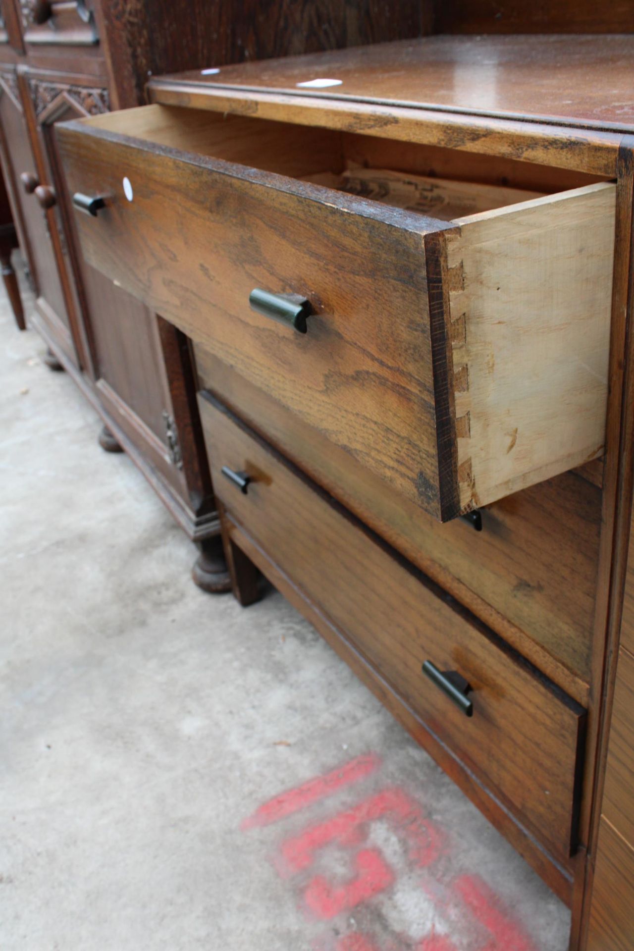 A MID 20TH CENTURY CHEST OF THREE DRAWERS 30" WIDE - Image 2 of 2