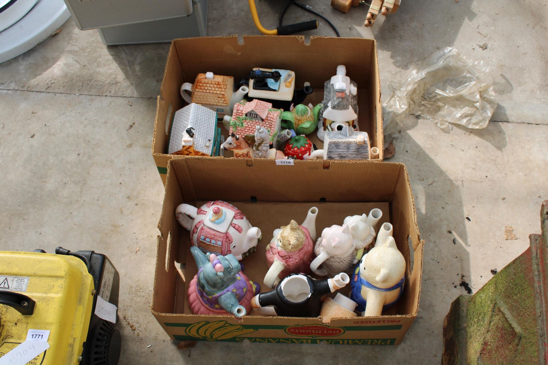 AN ASSORTMENT OF CERAMIC NOVELTY TEAPOTS