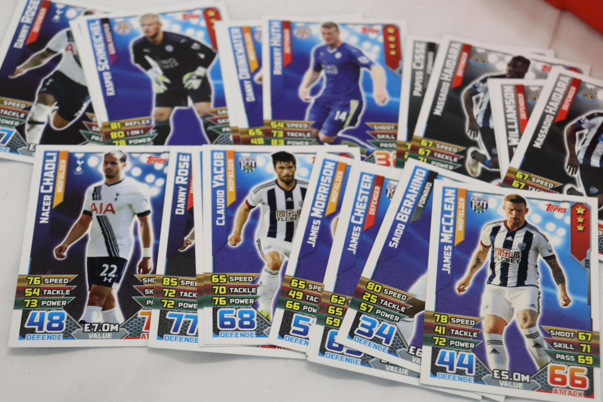 A LARGE QUANTITY OF TOPPS MATCH ATTAX MINT TRADING CARDS - Bild 11 aus 11