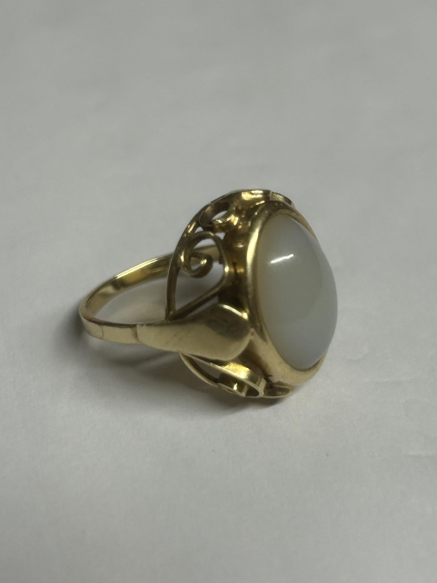 A 14CT GOLD DRESS RING, SIZE L. WEIGHT 5.09 GRAMS