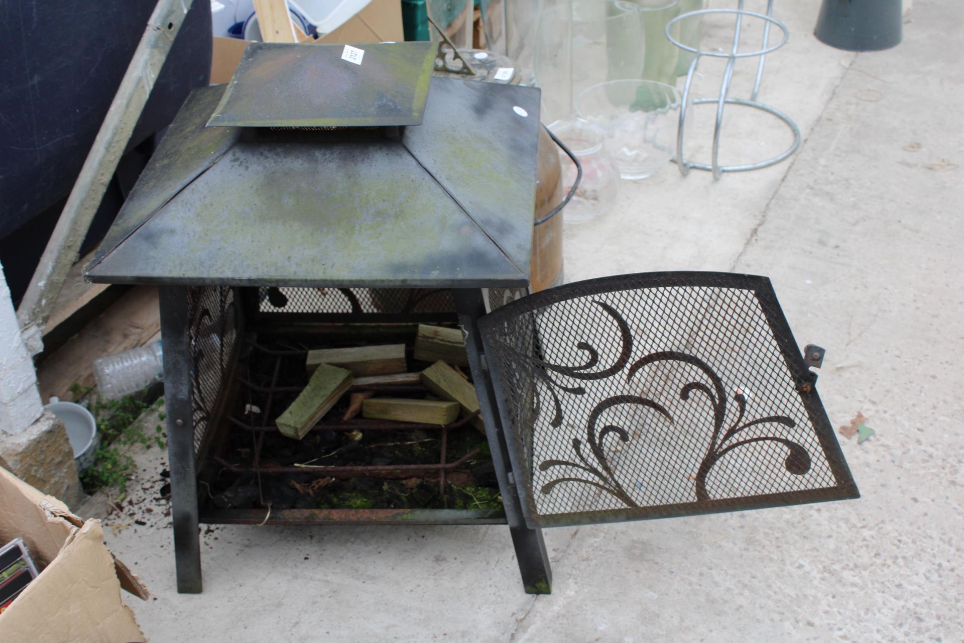 A METAL GARDEN FIRE PIT - Image 3 of 3