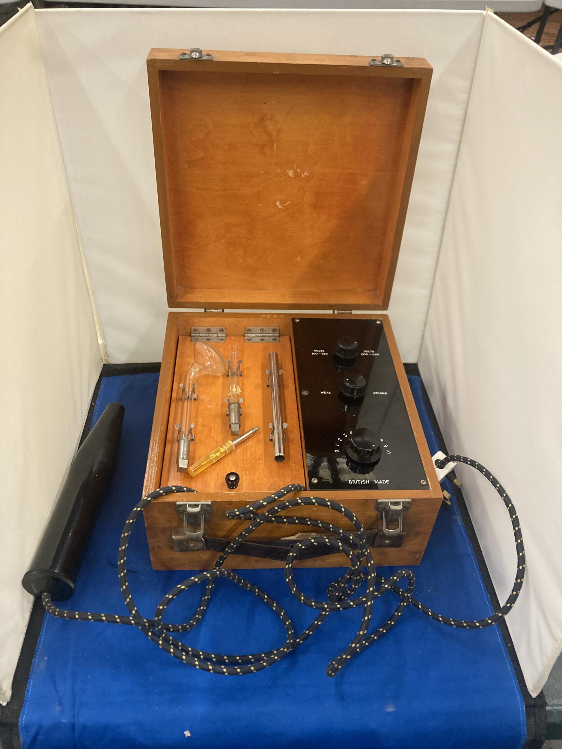 AN ANTIQUE BEAMU VIOLET RAY HIGH FREQUENCY APPARATUS MEDICAL MASSAGE MACHINE