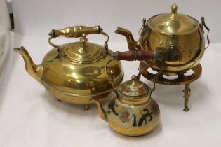 TWO BRASS KETTLES, A CLOISONNE KETTLE AND A TRIVET