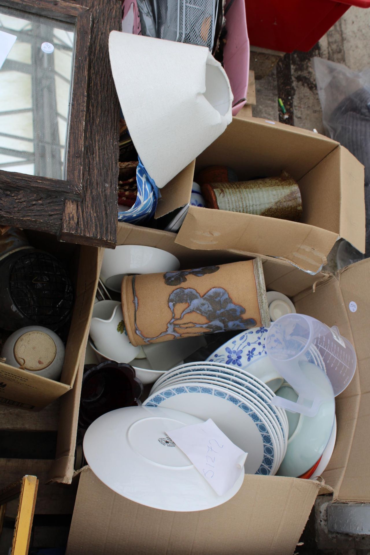 AN ASSORTMENT OF HOUSEHOLD CLEARANCE ITEMS - Image 4 of 4