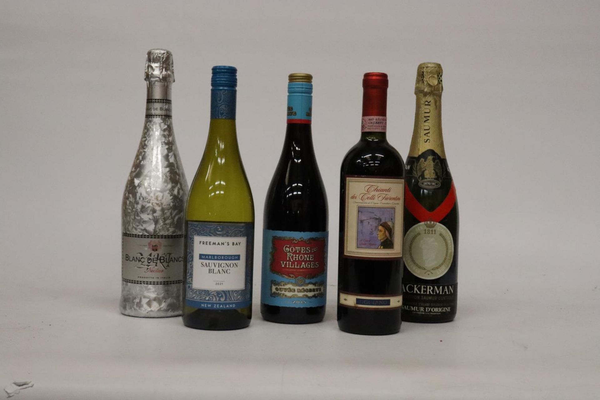FIVE VARIOUS BOTTLES OF WINE TO INCLUDE A SAUVINGNON BLANC, PROSECCO ETC - Image 2 of 6