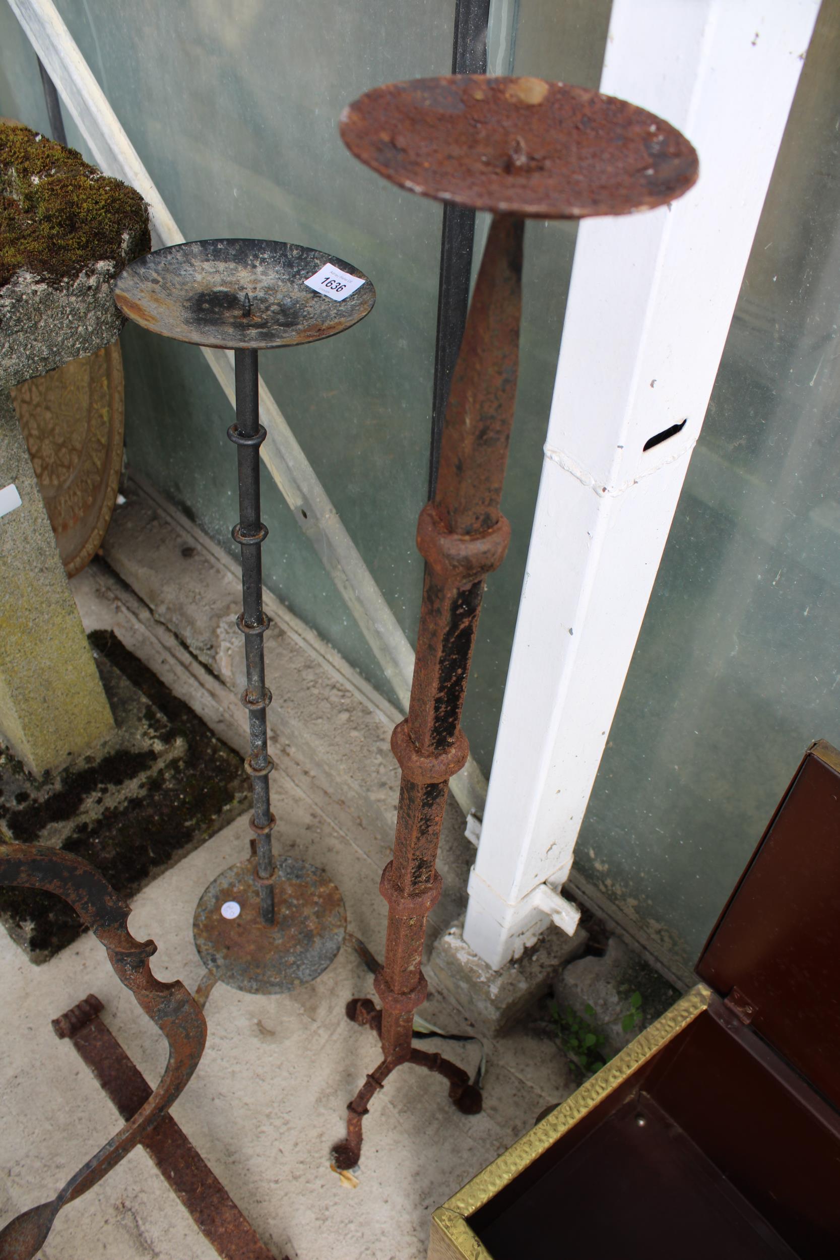 TWO VINTAGE METAL CANDLESTICKS AND A METAL BRACKET - Image 3 of 3