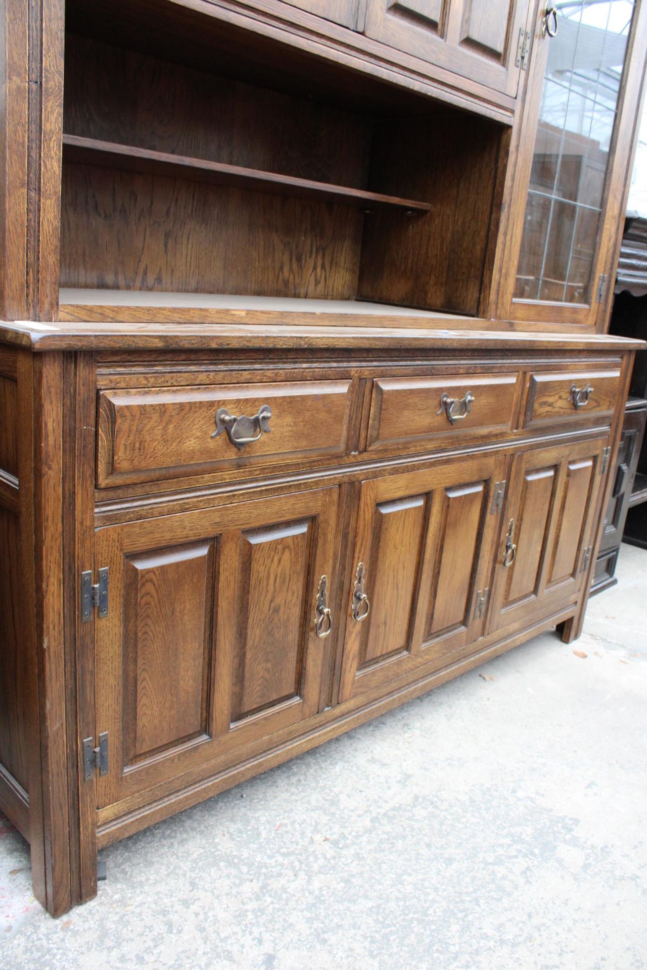A WADE FURNITURE CABINET WITH THREE UPPER DOORS AND THREE DOORS AND THREE DRAWERS - Image 3 of 5