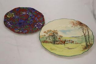 TWO COLLECTORS PLATES TO INCLUDE A ROYAL DOULTON FOX HUNTING DINNER PLATE AND ORIENTAL STYLE CAULDON