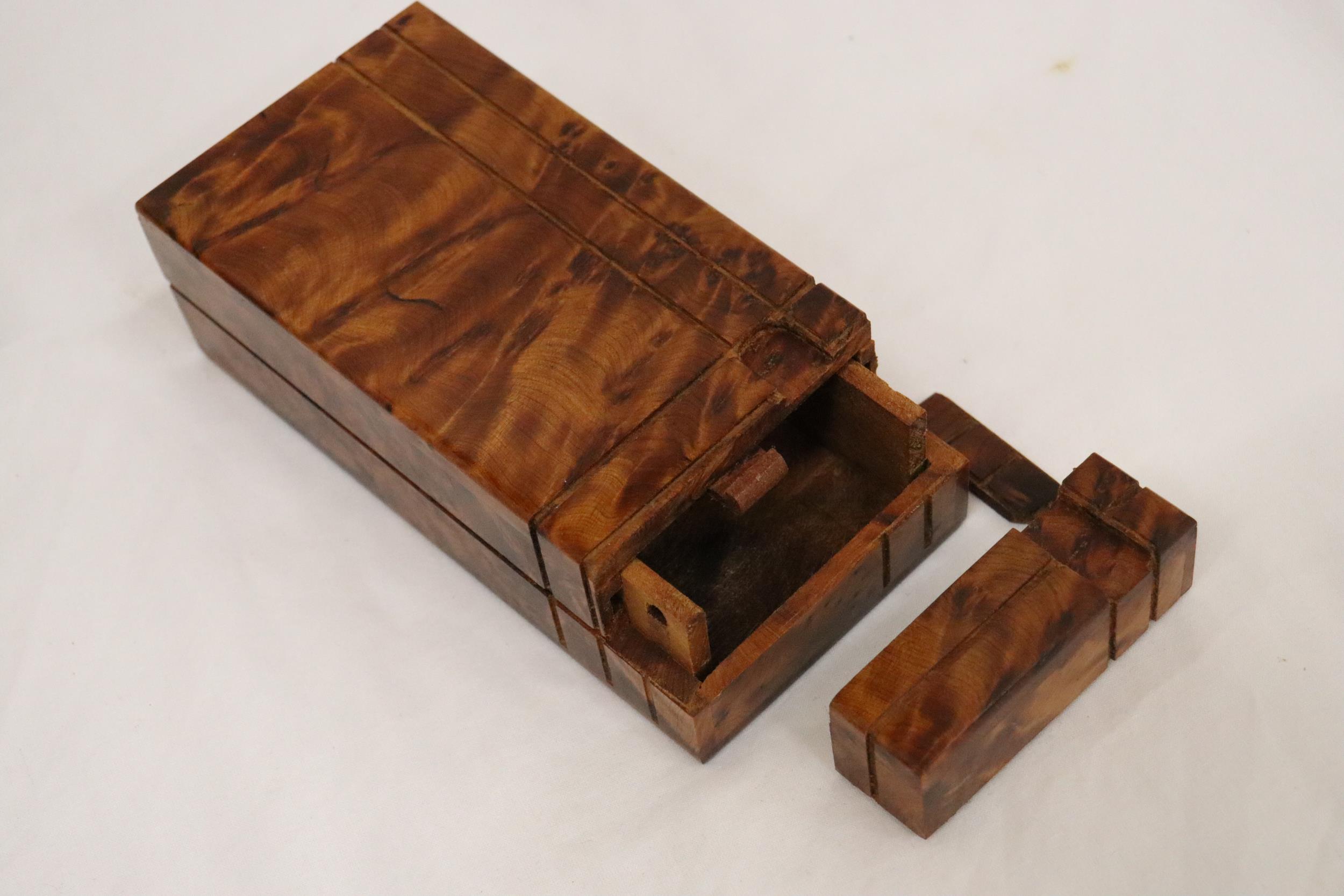 A THUYA WOODEN BOX WITH FOUR COMPARTMENTS TOGETHER WITH A WOODEN DESK TIDY AND PUZZLE BOX - Image 6 of 8