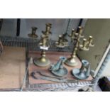 AN ASSORTMENT OF BRASS ITEMS TO INCLUDE CANDLESTICKS, CANDLE SNUFFERS AND TONGS ETC