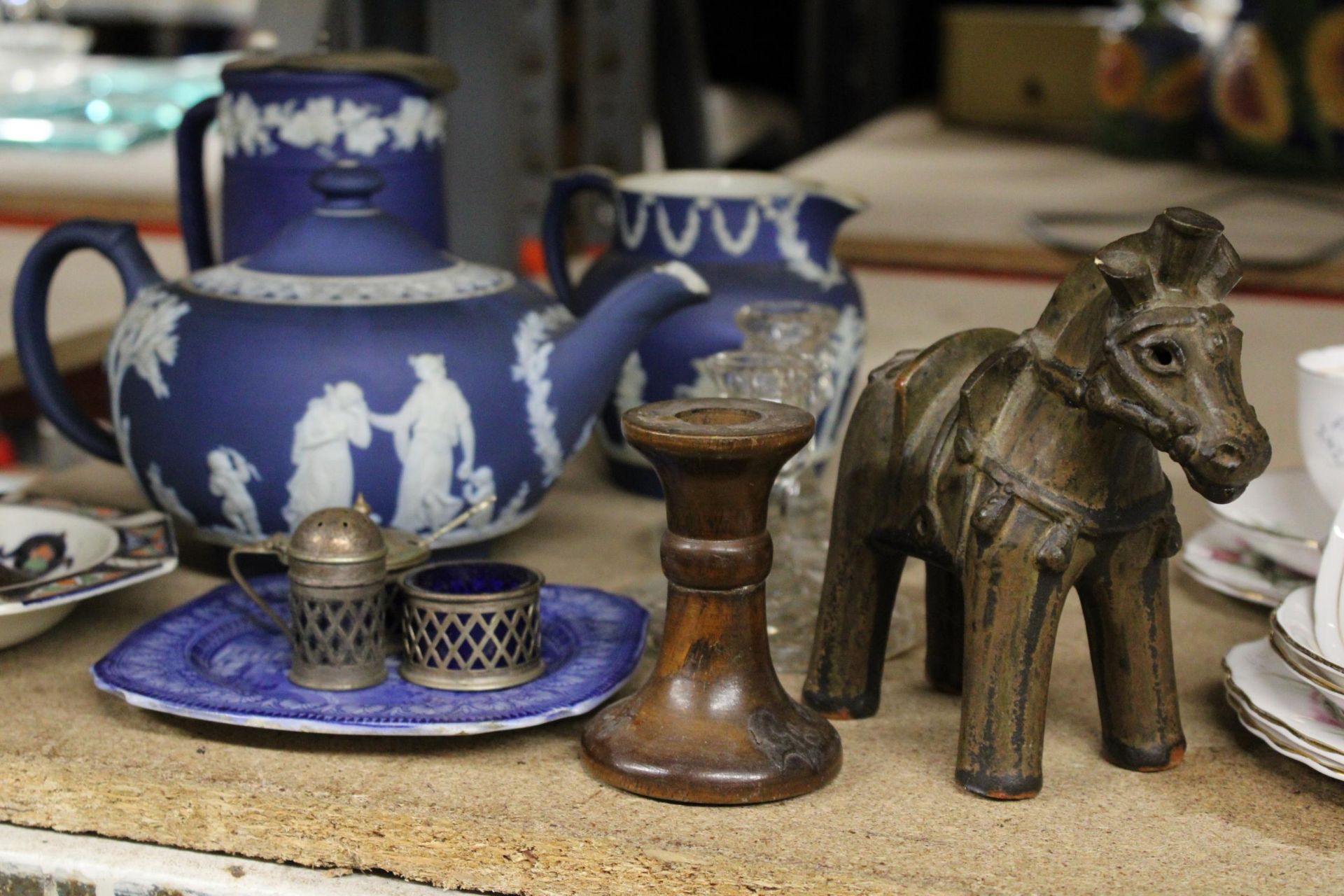 THREE PIECES OF DARK BLUE WEDGWOOD JASPERWARE TO INCLUDE A TEAPOT, PEWTER LIDDED JUG AND MILK JUG, - Image 3 of 6