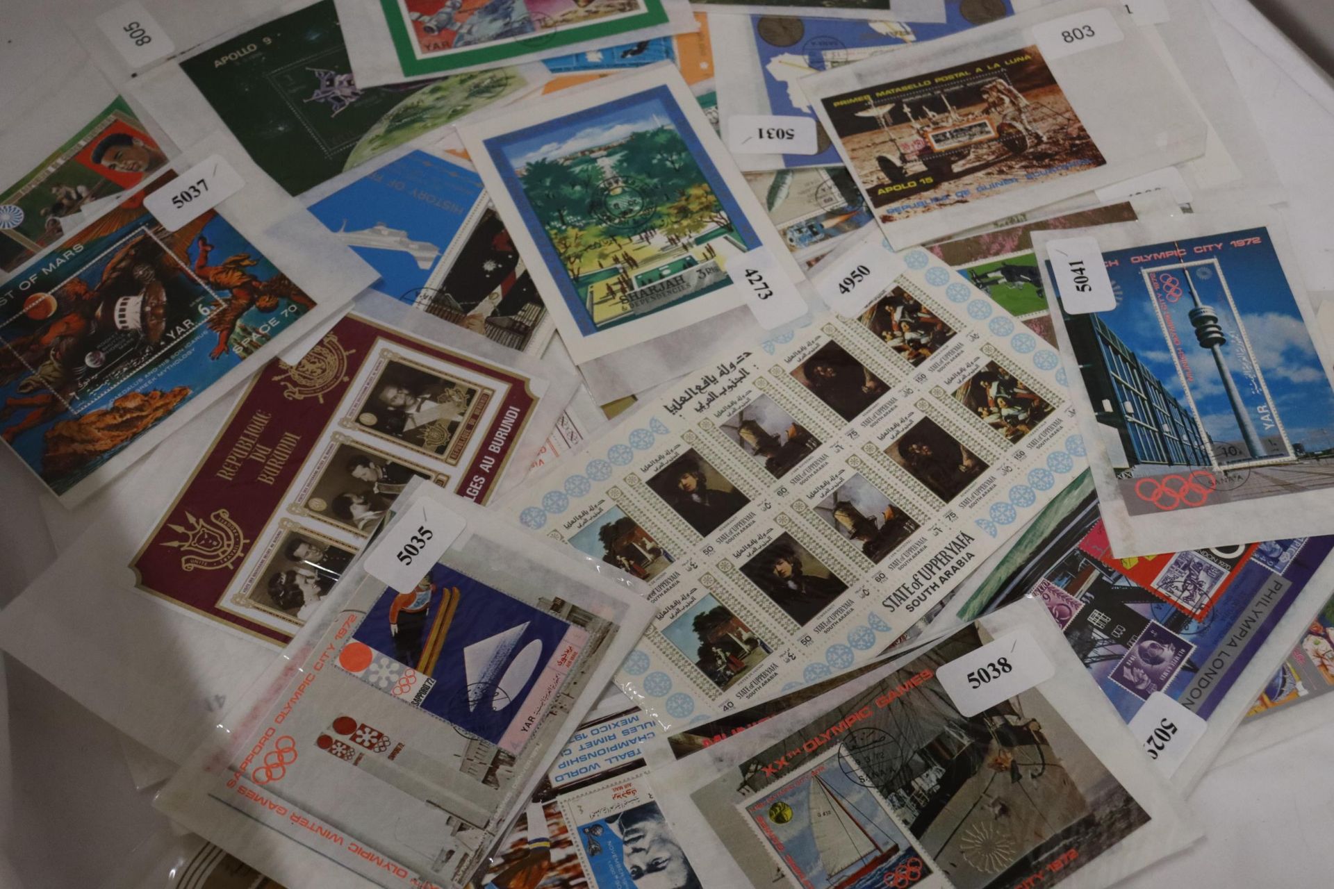 A COLLECTION OF STAMPS ON MINIATURE SHEETS - Bild 3 aus 9