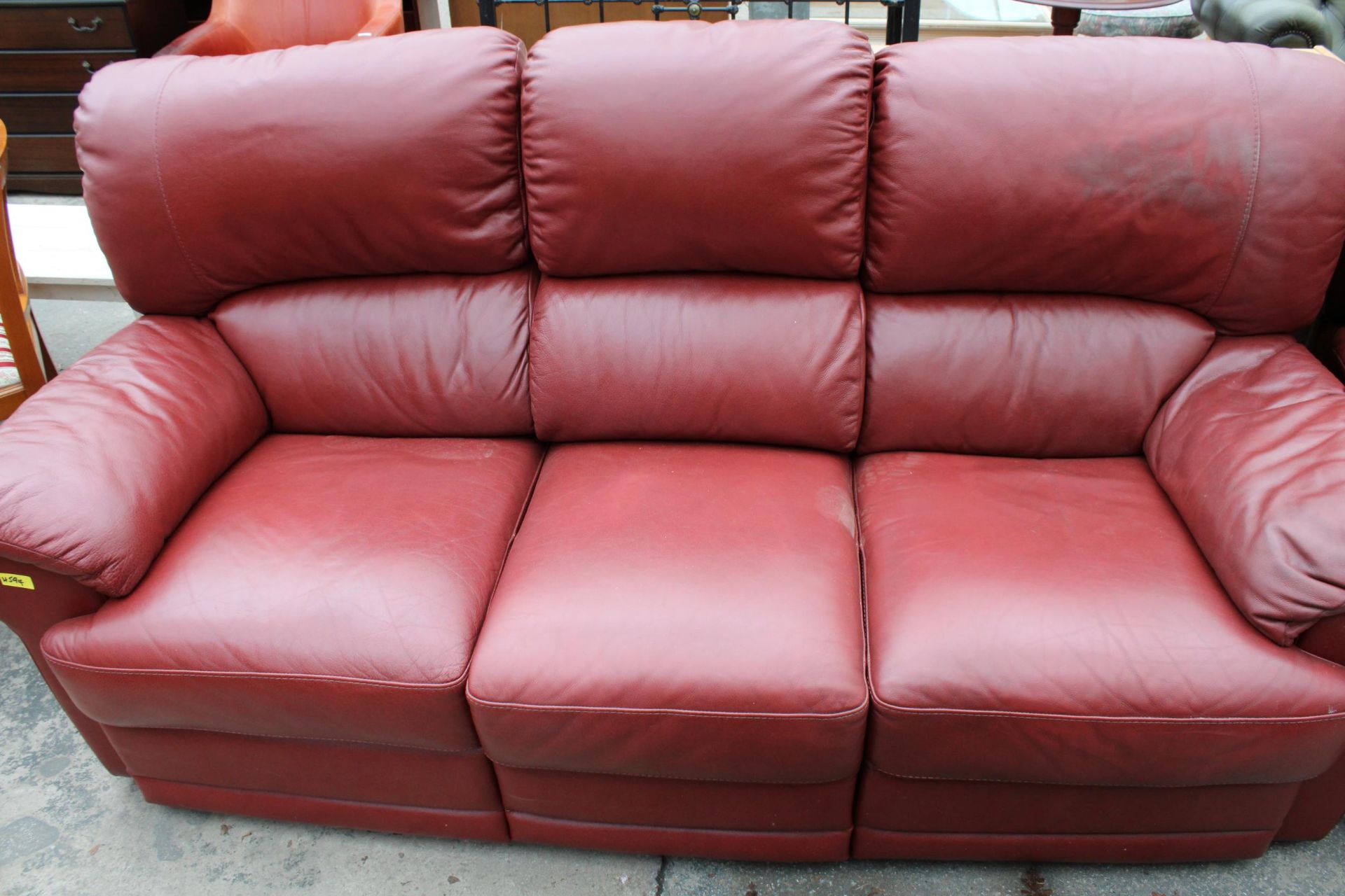 A RED LEATHER VIOLINO THREE PIECE SUITE COMPRISING OF A THREE SEATER SETTEE, EASY CHAIR AND AN - Image 3 of 3