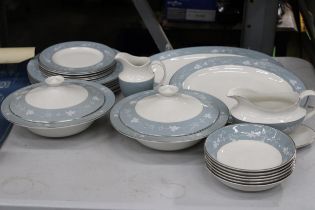 A ROYAL DOULTON 'REFLECTION' PART DINNER SERVICE TO INCLUDE SERVING TUREENS, SERVING PLATES,