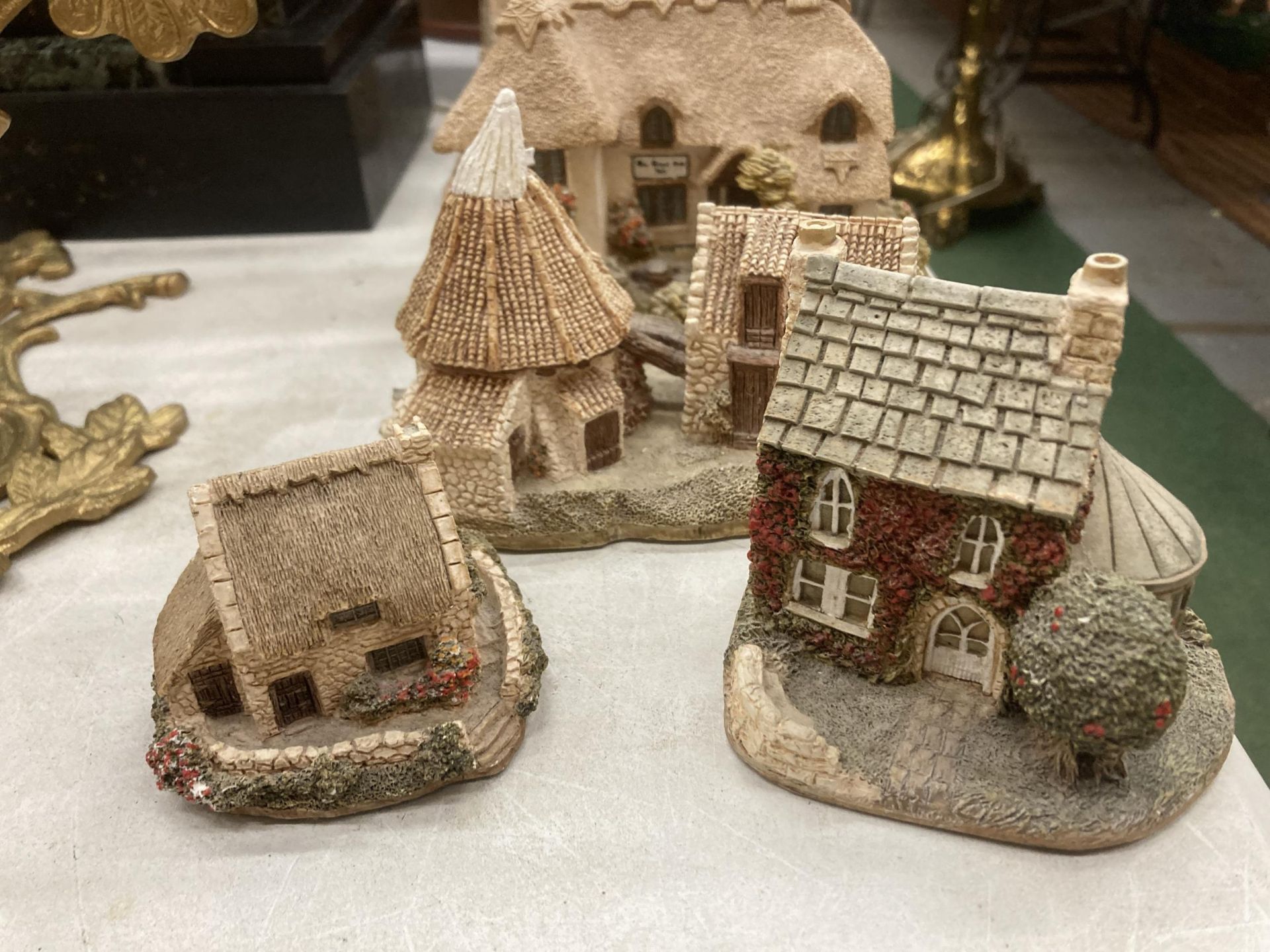 A COLLECTION OF LILLIPUT LANE COTTAGES TO INCLUDE 'ROYAL OAK INN', 'MORETON MANOR', ETC - 6 IN TOTAL - Image 6 of 6