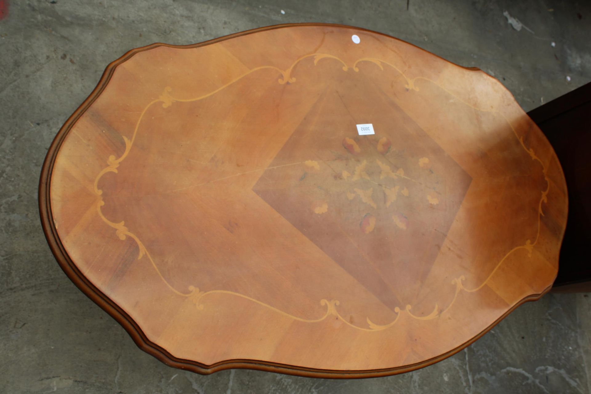 AN OVAL ITALIAN STYLE COFFEE TABLE ON A PEDESTAL BASE - Image 3 of 3