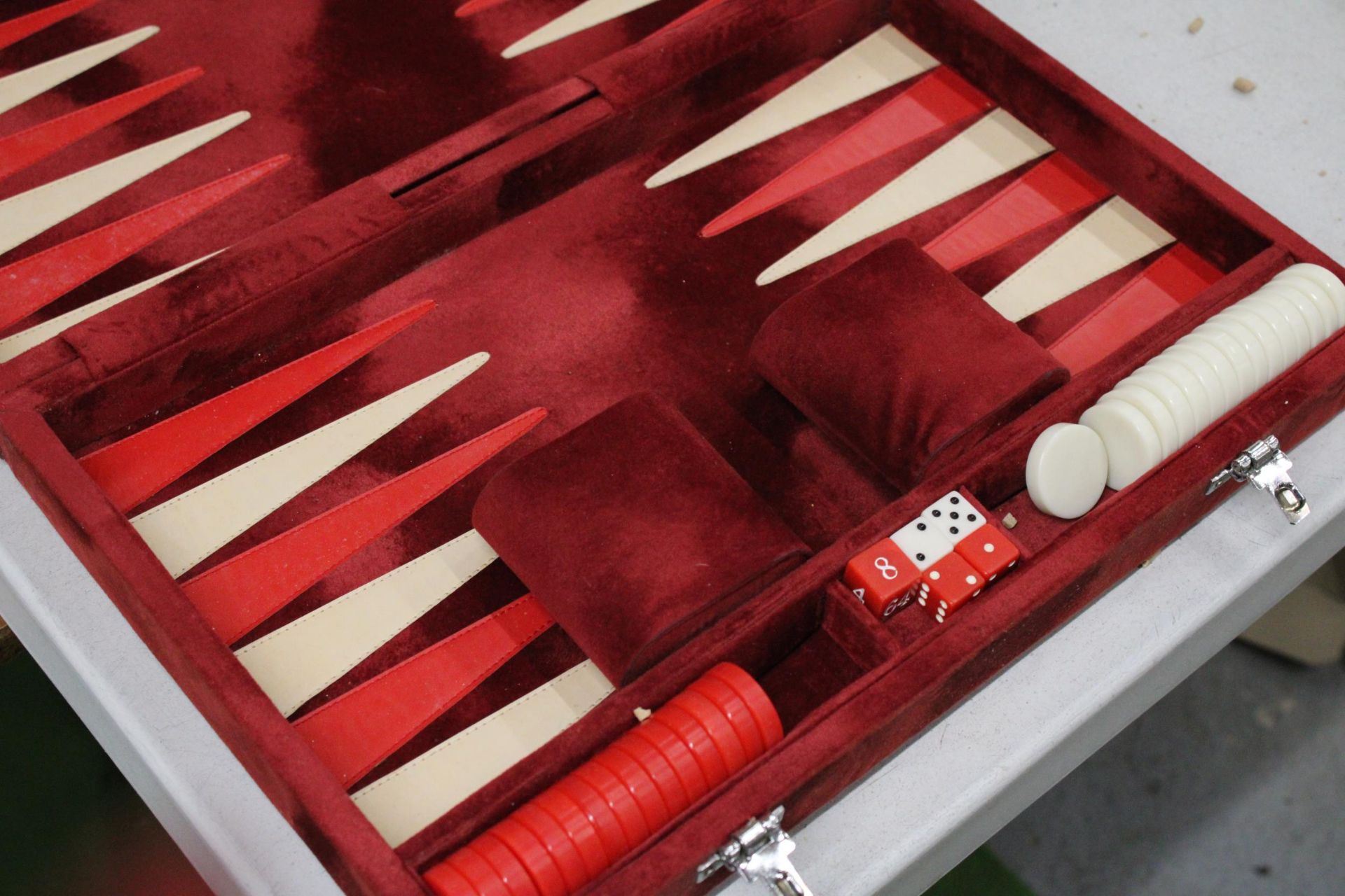 A CASED BACKGAMMON SET - Image 3 of 6