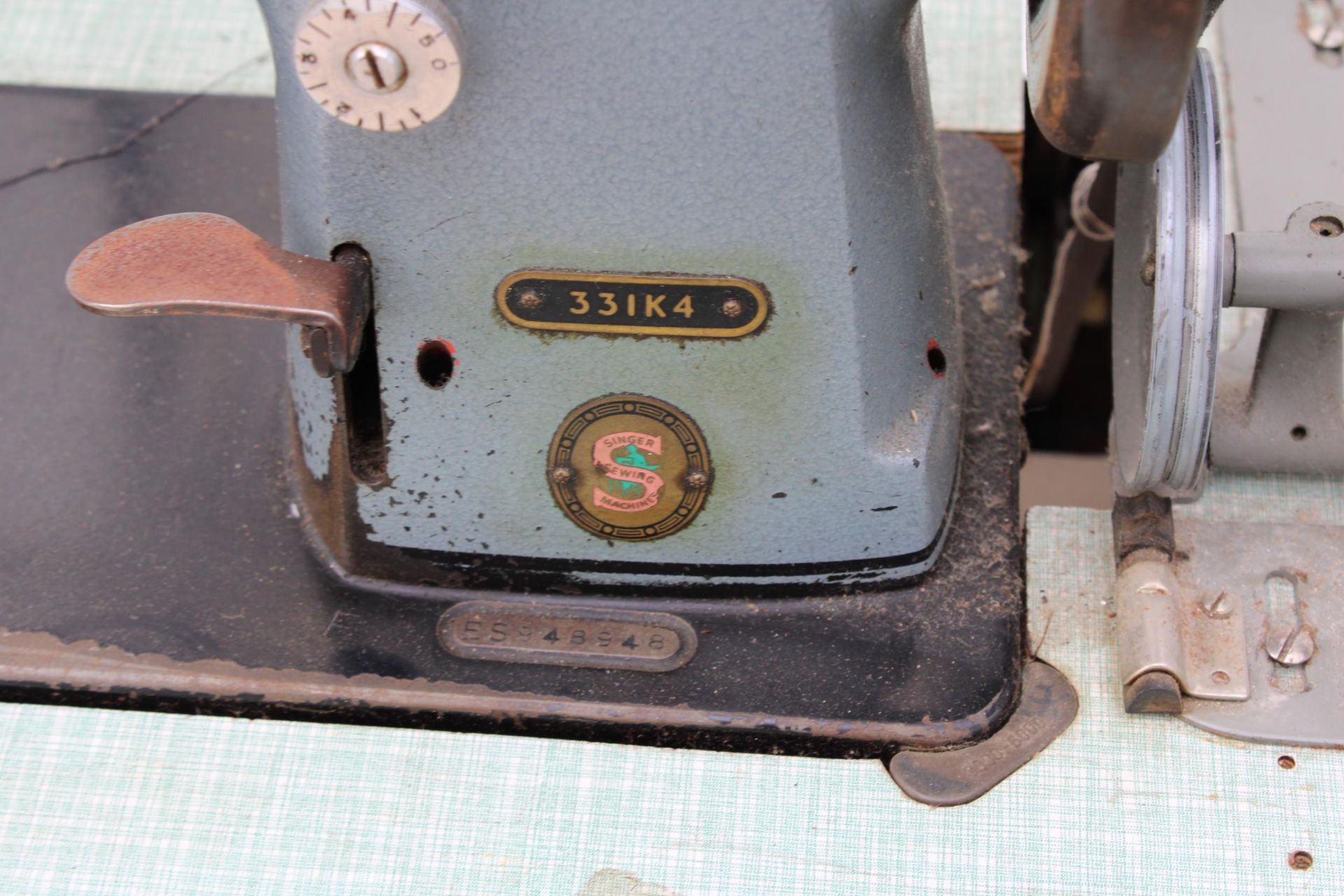 A VINTAGE SINGER INDUSTRIAL SEWING MACHINE WITH TREADLE BASE - Image 3 of 4